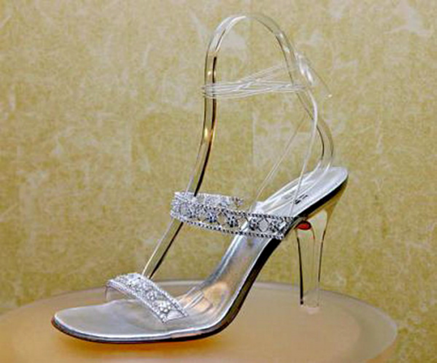 Top 10 Most Expensive Shoes in the World most expensive shoes Top 10 Most Expensive Shoes in the World the worlds most expensive shoes cinderella slippers