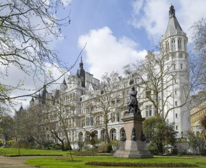 5 Luxury Hotels in London Full of History