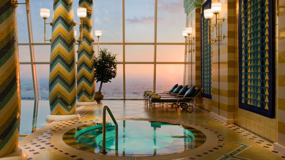 5 Gorgeous Indoor Pool Design Ideas 01