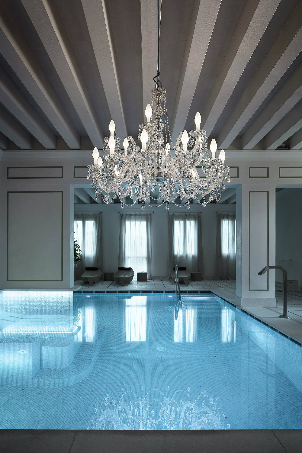 5 Gorgeous Indoor Pool Design Ideas 05