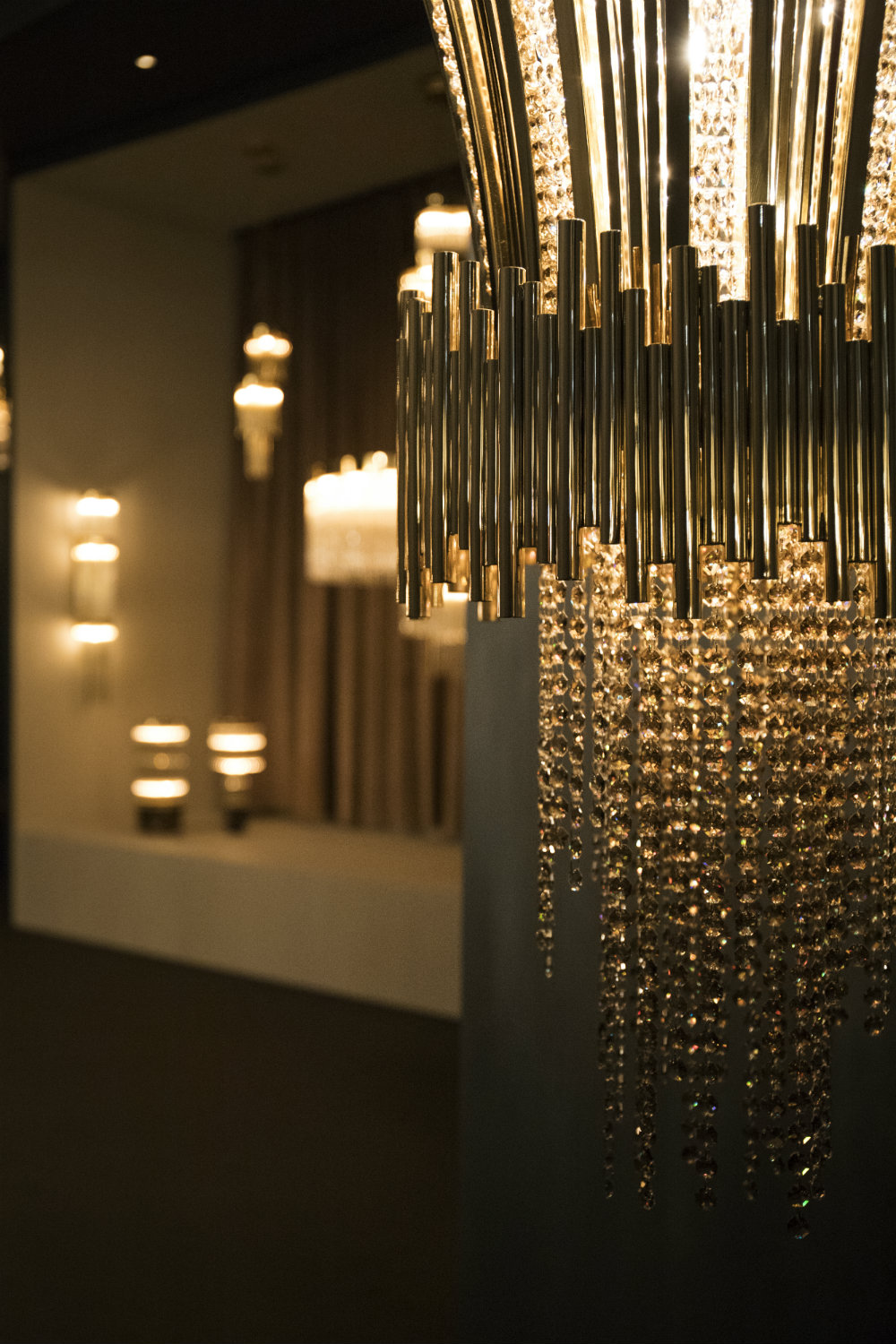 Dramatic Chandeliers You Need In Your Home 04 dramatic chandeliers Dramatic Chandeliers You Need In Your Home Dramatic Chandeliers You Need In Your Home 04
