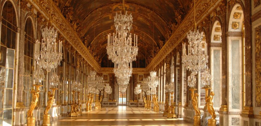 Most Iconic Chandeliers In The World 03