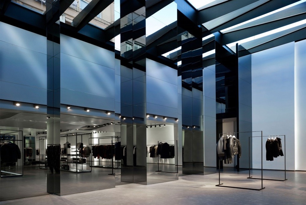 Luxury Stores in Valencia luxurious international fashion brands,