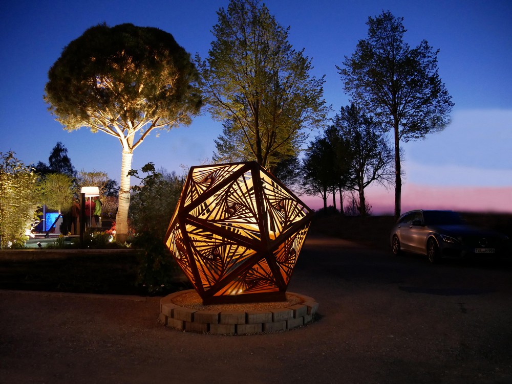 10 Superlative Outdoor Lighting Designs for Your Consideration 7