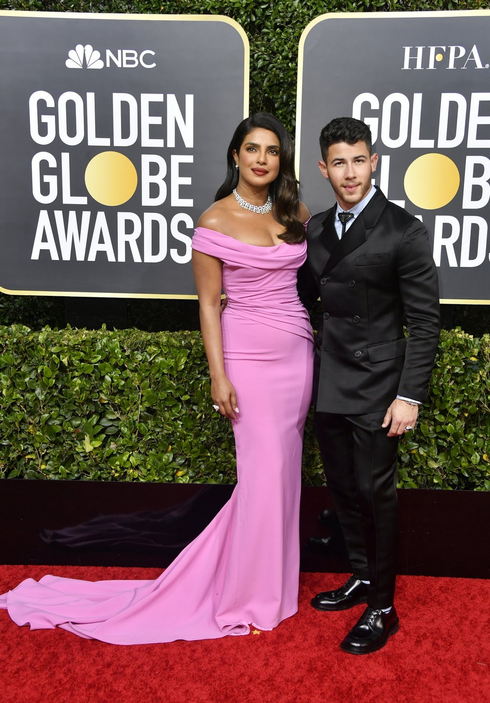 Golden Globes 2020 The Most Exciting Looks Seen on the Red Carpet 6