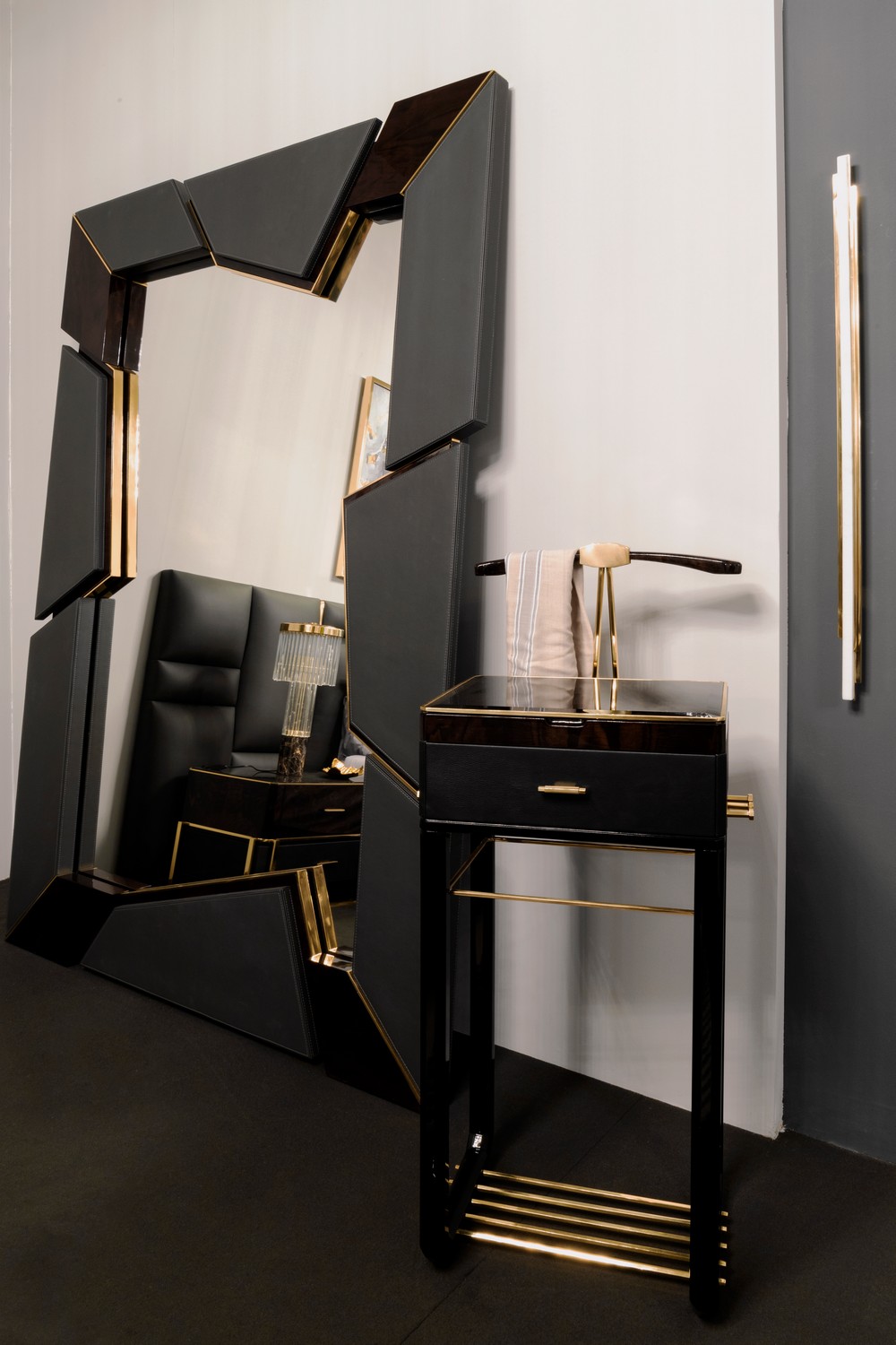 Home Decoration Ideas: 10 Ostentatious Mirrors for a Unique Aesthetic