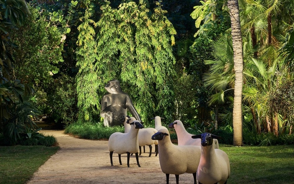 Les Lalanne at the Raleigh Gardens is Miami Beach's Must-See Exhibit 1