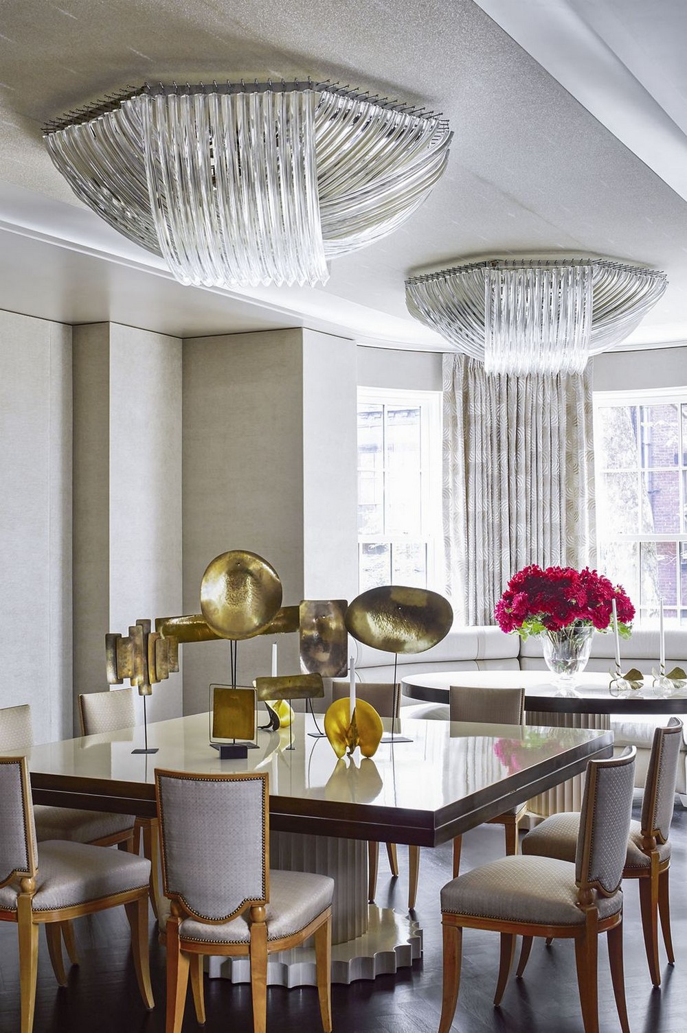 13 Dazzling Interior Designs that Highlight Statement Chandeliers 3