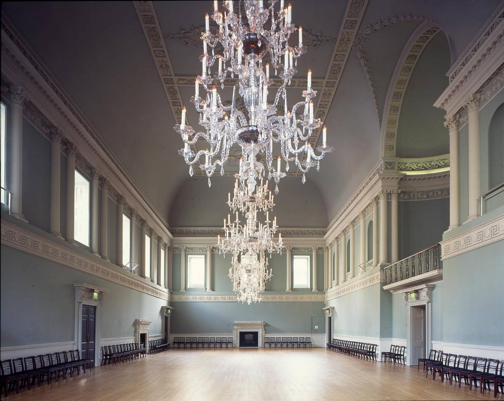 5 Outstanding Sculptural Chandeliers Found in Historic Buildings 2