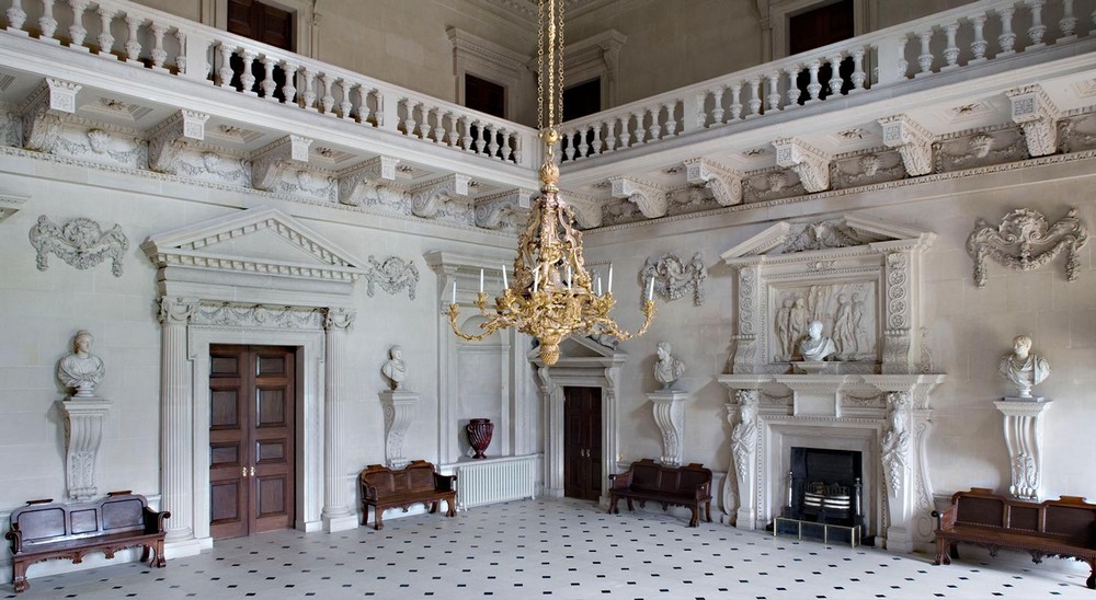 5 Outstanding Sculptural Chandeliers Found in Historic Buildings 2