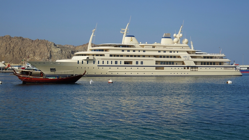 Be In Awe of the Massive Structure of the World's Largest Yachts 11 (5)