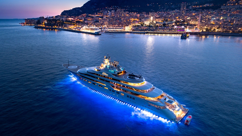 Be In Awe of the Massive Structure of the World's Largest Yachts 11 (8)