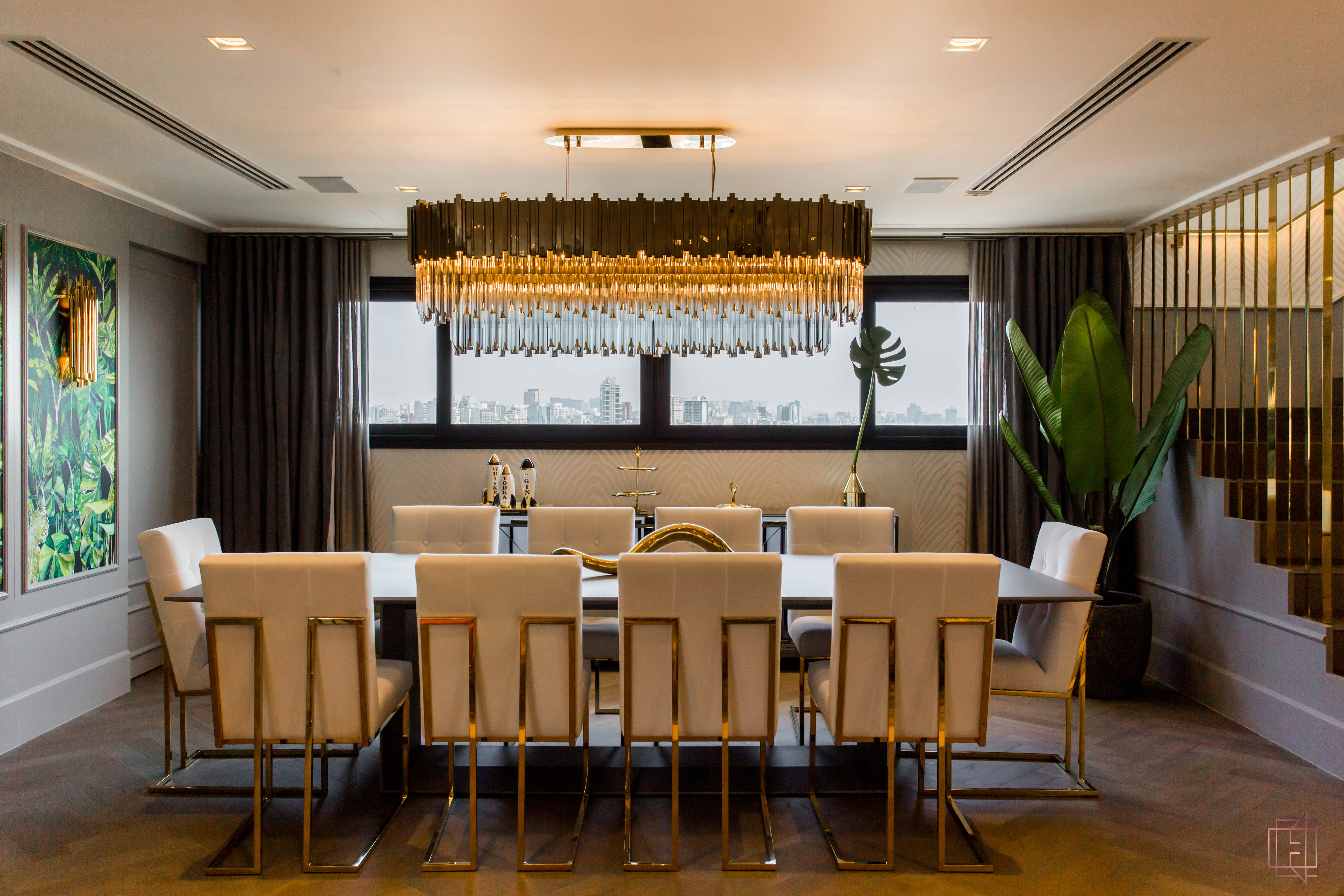 LUXXU’s Empire Square Snooker is the statement piece of the dining area, creating the Art Deco atmosphere the interior design studio envisioned. The tropical accents of the indoor plant and the wall art add a visually interesting character to the space, contrasting with the sophisticated aura of the dining table and chairs. interior design project Interior Design Project: A One of A Kind São Paulo Penthouse Electrix BR 11