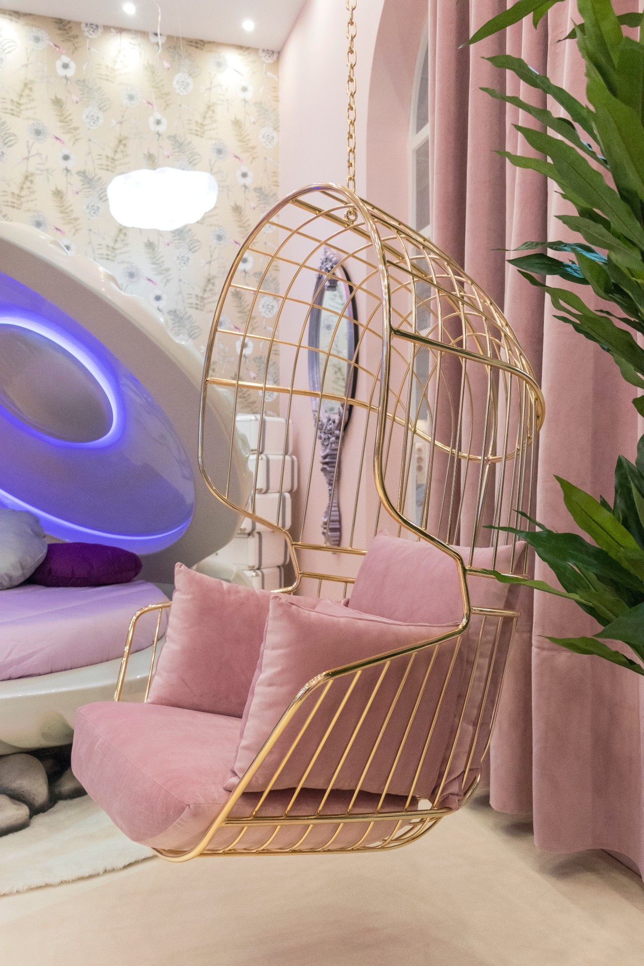 Modernize and upgrade your bedroom decoration