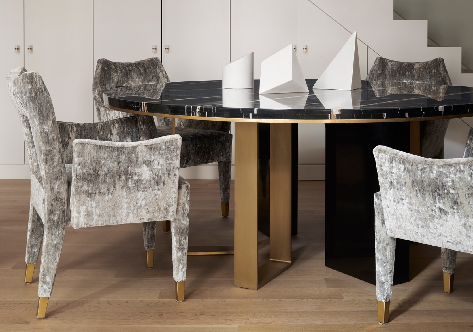 7 Luxurious Dining Rooms With round dining table