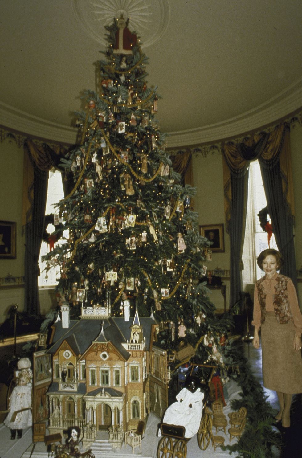 Christmas: A Timeline Of The White House Holiday Decor