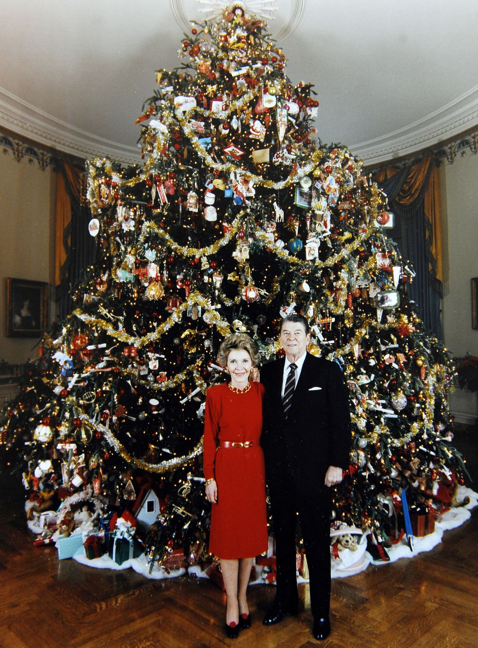 https://www.luxxu.net/blog/wp-content/uploads/2022/11/1987-white-house-christmas-136110042-1511994490.jpg