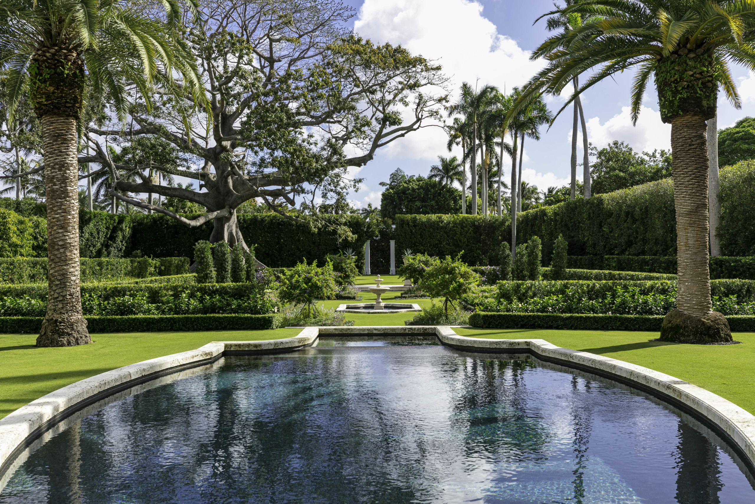 Outdoor: The Latest Trends For A Summer Retreat At Home