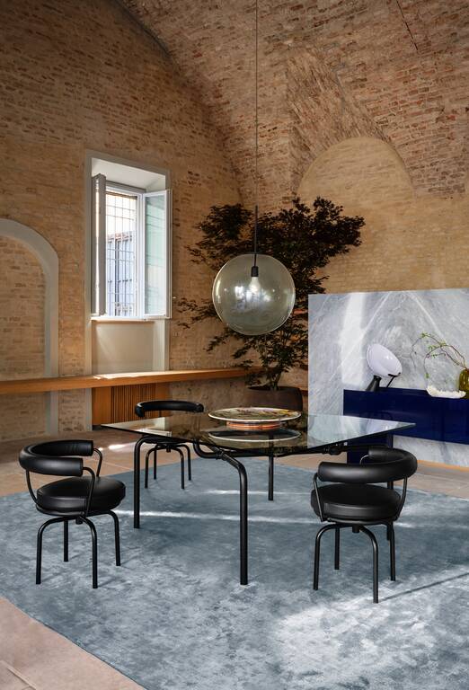 50 Luxury Chairs: Sit In Comfort And Style