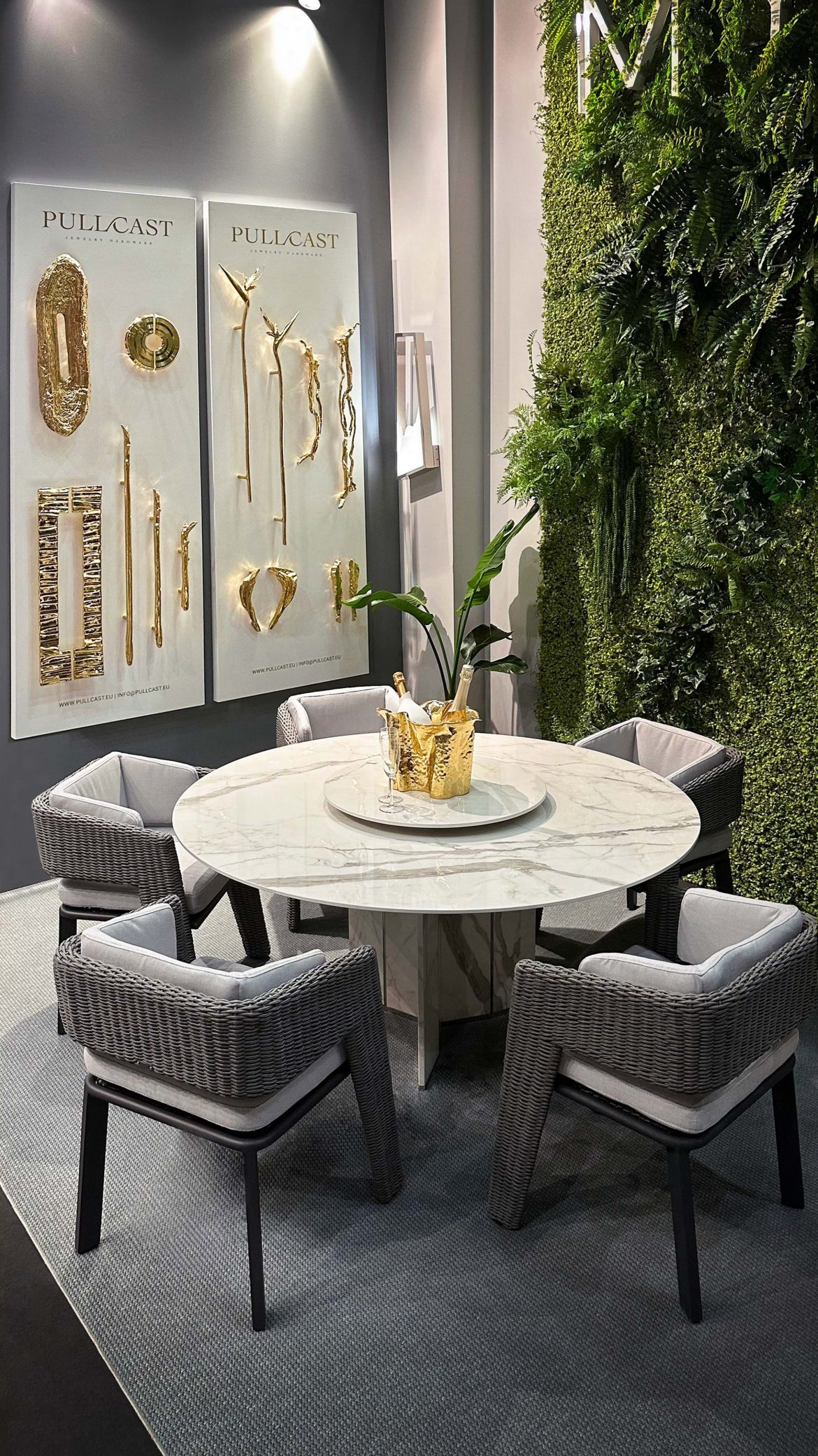 Dining Tables: Setting The Perfect Dining Scene